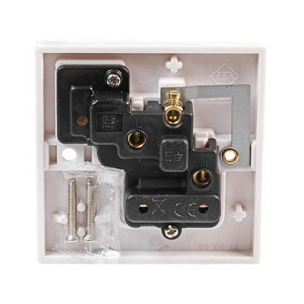 NEW 13A Switched Plug Single Socket 1 Gang White Wall Socket